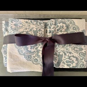 Pottery Barn Lucianna Medallion Queen Duvet
